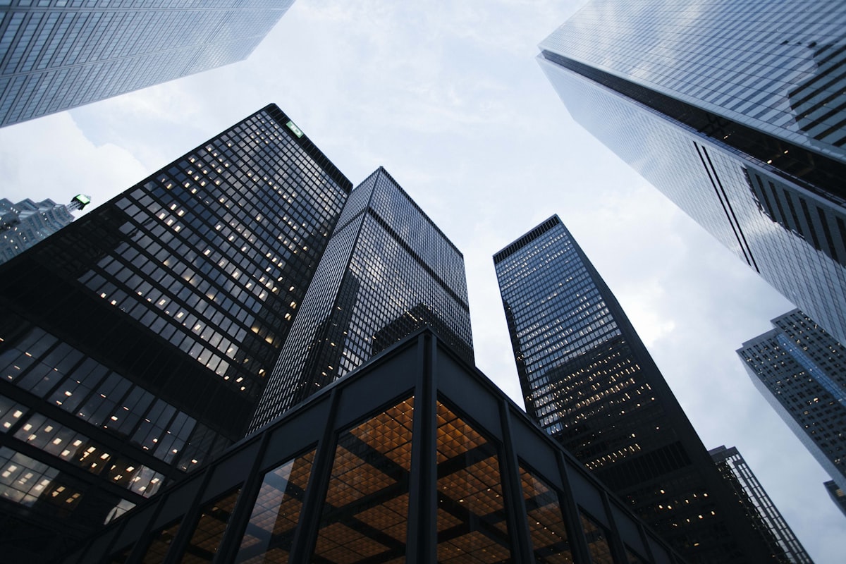 Illustrative image accompanying a comparison of cross-border investment markets
